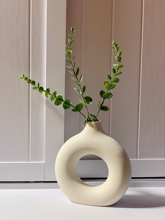 Got A Weird Shaped Vase? Here Are Some Tips